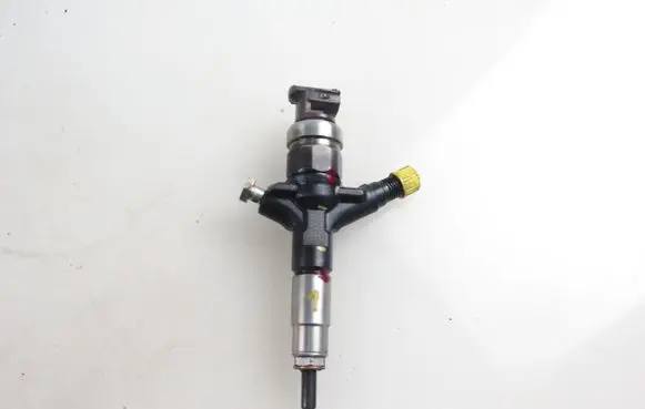 Subaru Impreza III Fuel injector 16613AA020