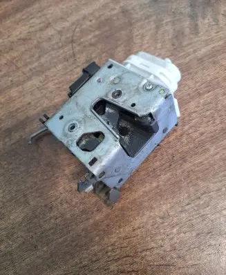 Audi A3 S3 8L Front door lock 8L0173B