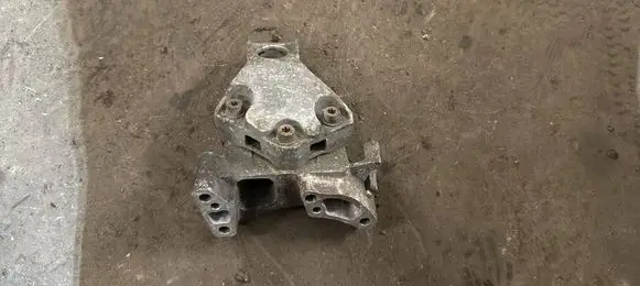 Citroen Berlingo Engine mounting bracket 9644772580