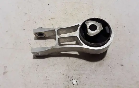 Chrysler Pacifica Gearbox mount 68224737AB