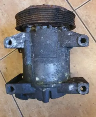 Nissan Almera N16 Air conditioning (A/C) compressor (pump) 926009F501 2J55145010 03171104921