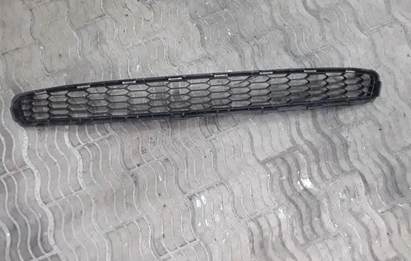 Nissan Leaf I (ZE0) Front bumper upper radiator grill 622563NA5A 3NA5A 62256