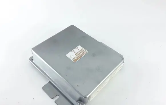 Subaru Legacy Engine control unit/module 22611AM130