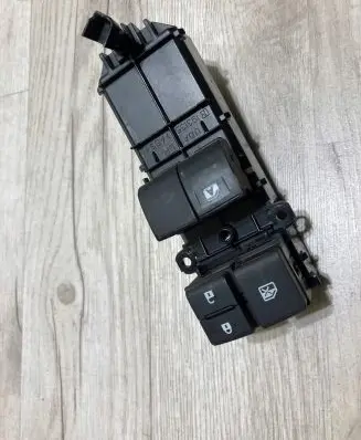 Toyota Hilux VIII Electric window control switch 848200d620