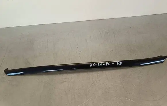 Volvo XC60 Windshield trim 