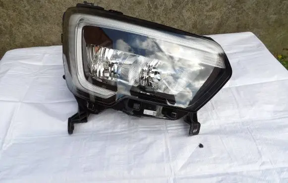Renault Master III Headlight/headlamp 260105567R 0021113104 366900804