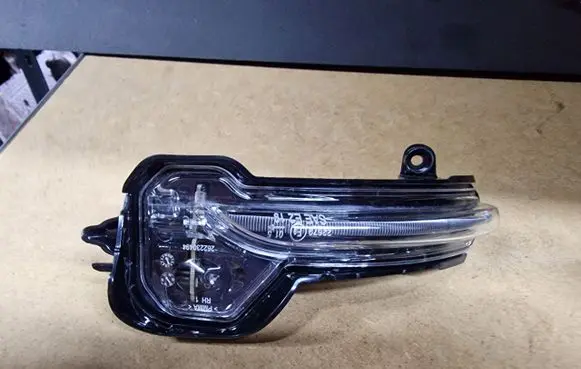 Ford Mustang VI Mirror indicator light LJ8B13B382BA