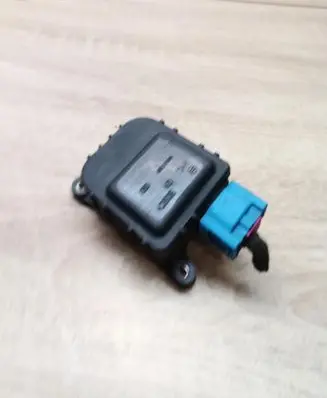 Volkswagen PASSAT B5.5 Air flap motor/actuator 8D2820511E