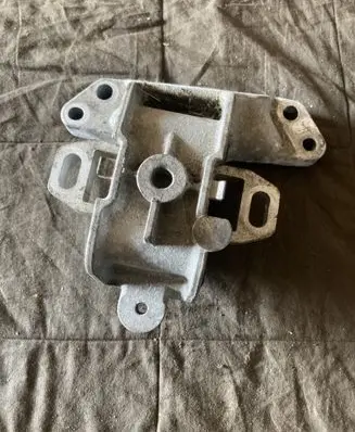 Citroen C5 Engine mount bracket