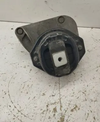 BMW 7 E65 E66 Engine mount bracket 686235 4036731