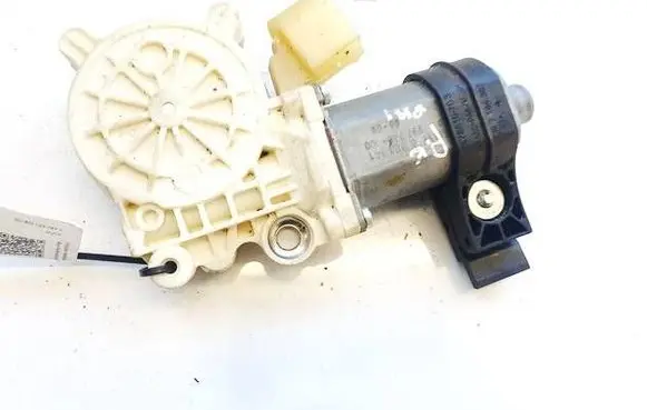 BMW 5 E60 E61 Front door window regulator motor 0130821459 6981141