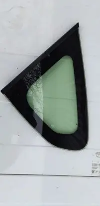 Subaru Impreza IV Rear side window