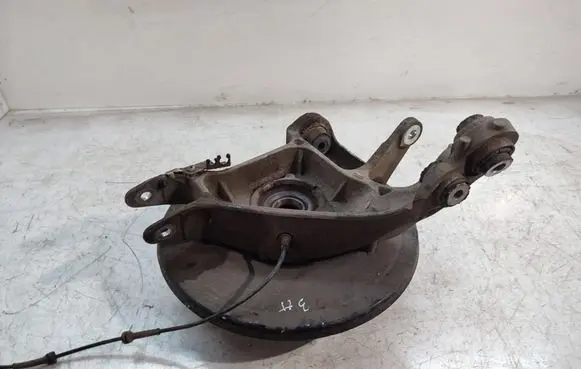 Rear wheel hub