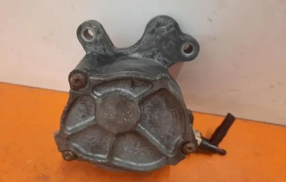 Ford Mondeo MK IV Vacuum pump