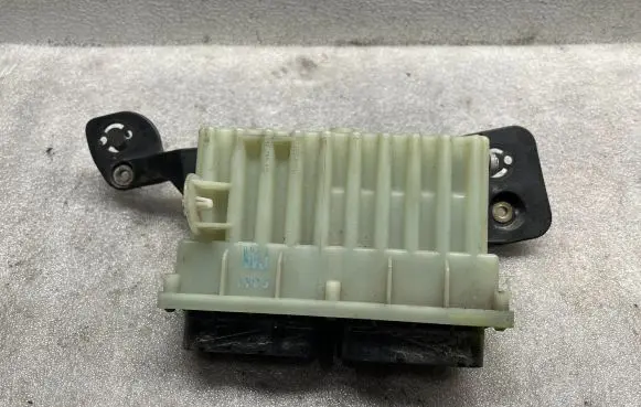 Opel Zafira A Coolant fan relay 24462346