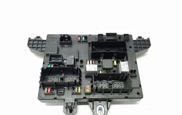 Opel Zafira C Fuse module 20957185