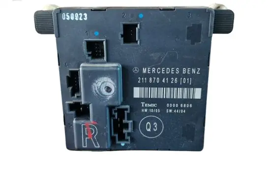 Mercedes-Benz E W211 Door control unit/module 2118704126
