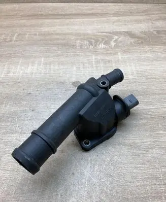 Volkswagen PASSAT B6 Thermostat housing 110360