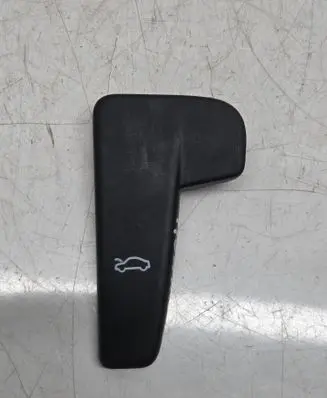 Volkswagen Tiguan Engine bonnet (hood) release handle 3G0823533