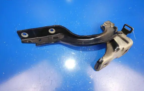 Engine bonnet/hood hinges