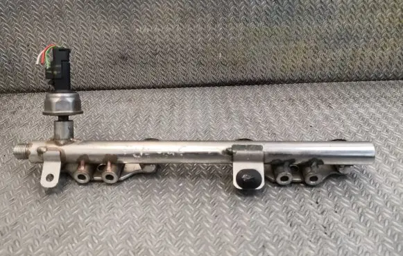 Nissan Pulsar Fuel main line pipe 175204385R