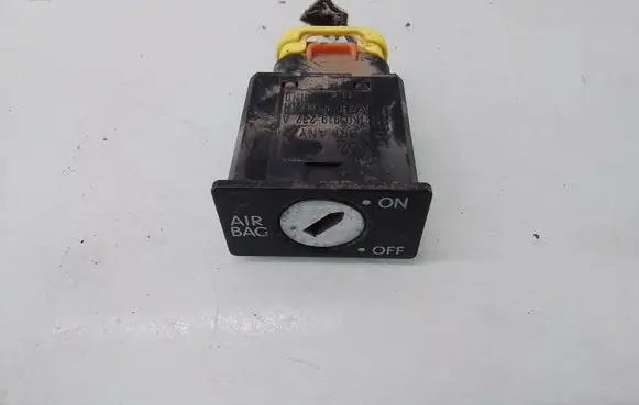 Volkswagen Caddy Passenger airbag on/off switch 