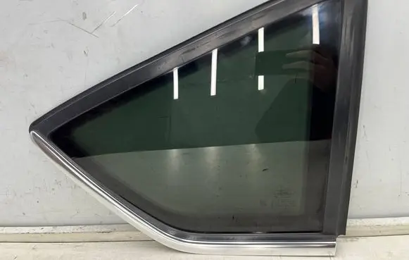 Ford C-MAX II Rear side window AM51R29750A