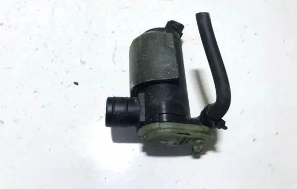 Ford Focus Windscreen/windshield washer pump 93bb17k624ba