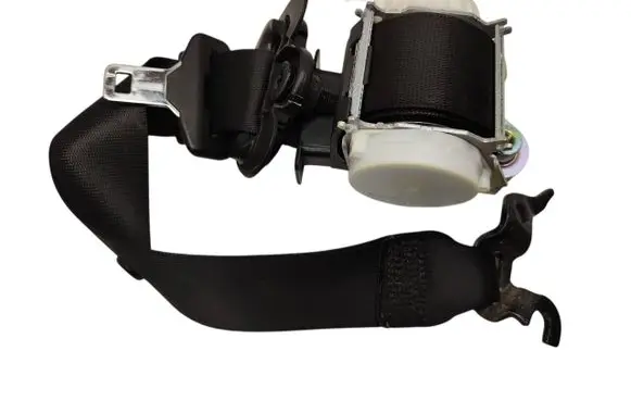 BMW 1 E81 E87 Front seatbelt 33059849 122912 091107