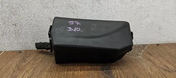 Volkswagen Polo VI Fuse box set 2Q0927165A