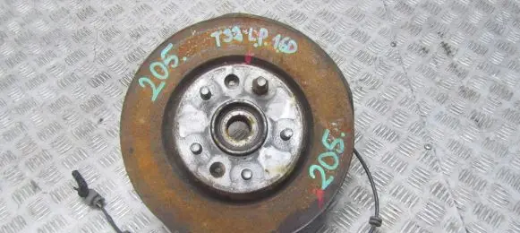 Nissan X-Trail T32 Front wheel hub spindle knuckle