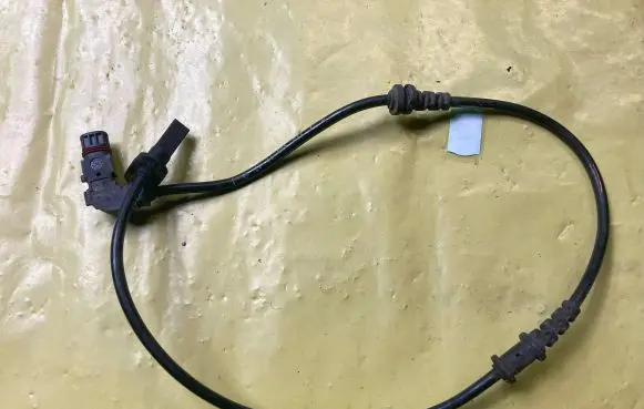 Mercedes-Benz B W245 ABS brake wheel speed sensor A1695401117
