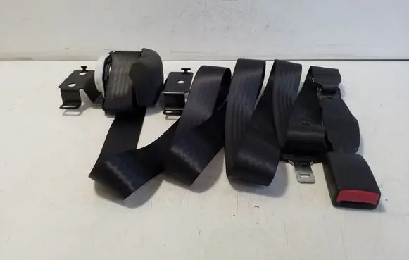 Middle seatbelt (rear)