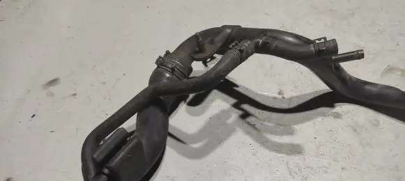 Volkswagen PASSAT B5.5 Engine coolant pipe/hose