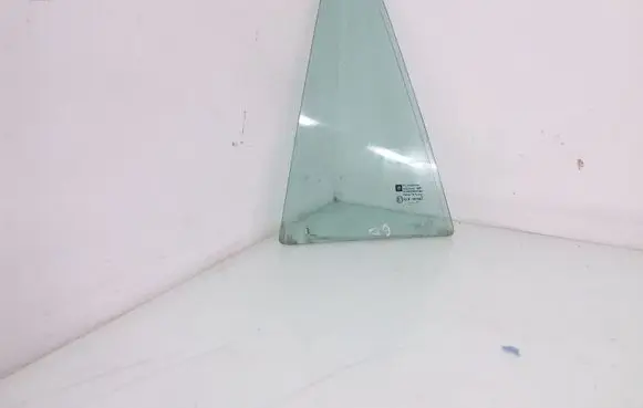 Opel Astra H Rear vent window glass 