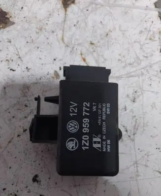 Skoda Octavia Mk2 (1Z) Seat heating relay 1Z0959772