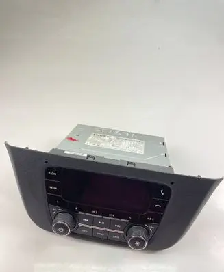 Iveco Daily 6th gen Radio/CD/DVD/GPS head unit 28628386