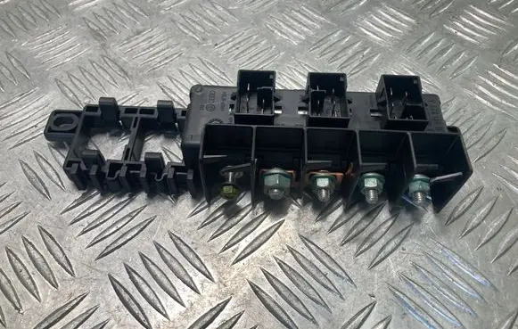 Audi A6 S6 C5 4B Fuse module 8L0941822A