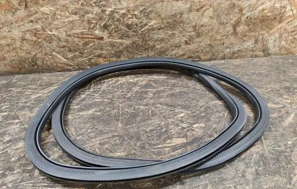 Ford Fusion II Rear door rubber seal (on body) 