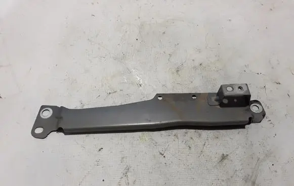 Volvo S60 Fender mounting bracket 31468233