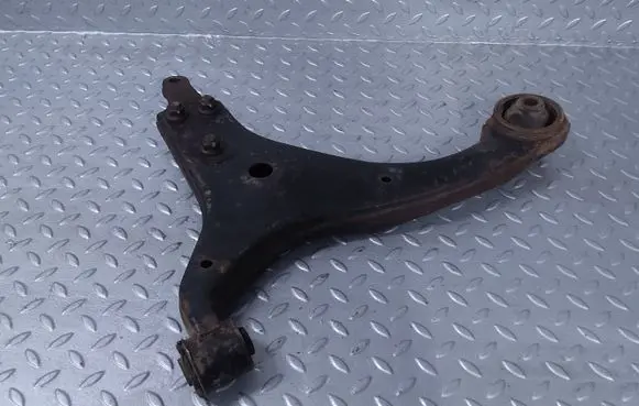 Hyundai i30 Front lower control arm/wishbone 545012H000