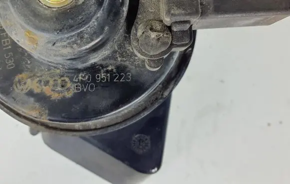 Audi A6 S6 C6 4F Horn signal 4B0951223
