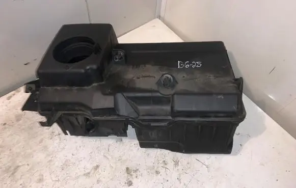 Volvo S40 Air filter box 08694606 B6-25