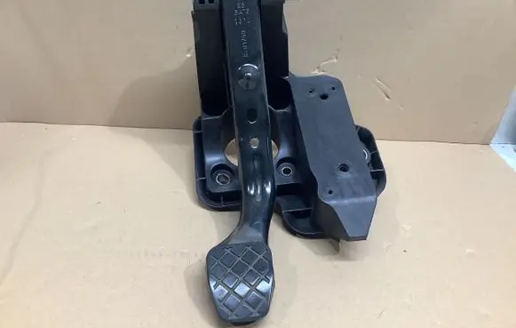 Audi A1 Brake pedal 6R1721058D 6R1721115A