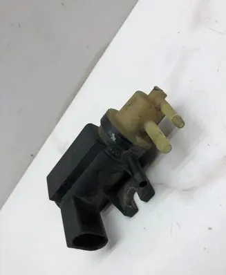 Volkswagen PASSAT B6 Vacuum valve 1K0906627A 06T289 70086800