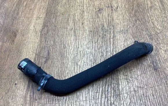 Volkswagen Touareg II Engine coolant pipe/hose 7P0422889C