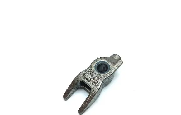 Peugeot 3008 II Fuel Injector clamp holder 9811760780
