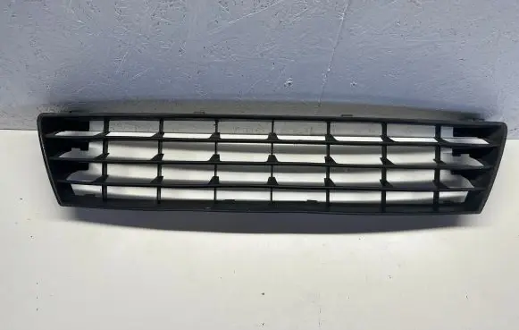 Volkswagen Golf Plus Front bumper lower grill 5M0853677