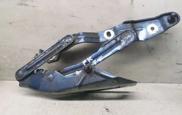 Audi TT Mk1 Engine bonnet/hood hinges 8N0823301