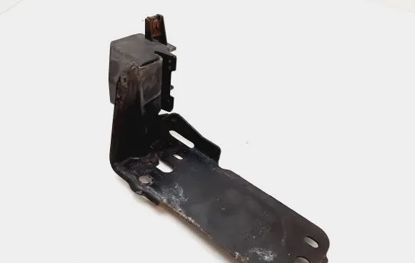 BMW X1 E84 Radiator mount bracket 7117811 23781010
